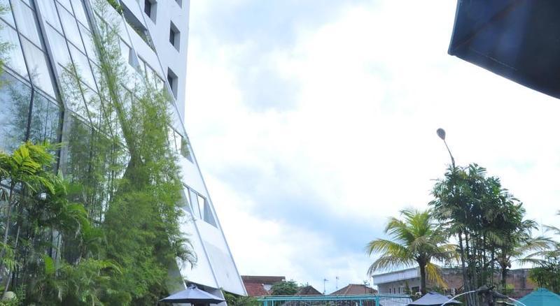 Kartika Graha Hotel Malang Exterior foto